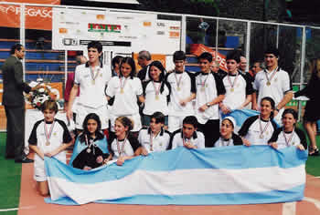 Los chicos argentinos quedaron segundos a un set del campe&oacute;n (click para ampliar)