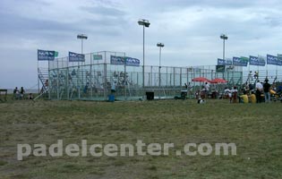 El blindex sede del Master 2003, junto al r&iacute;o