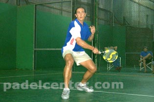 Gast&oacute;n Malacalza (con ropa Padelcenter.com)