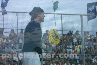 Roby Gattiker (con mu&ntilde;equera Padelcenter.com)