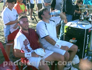 Los campeones, cinco segundos despu&eacute;s de finalizada la final